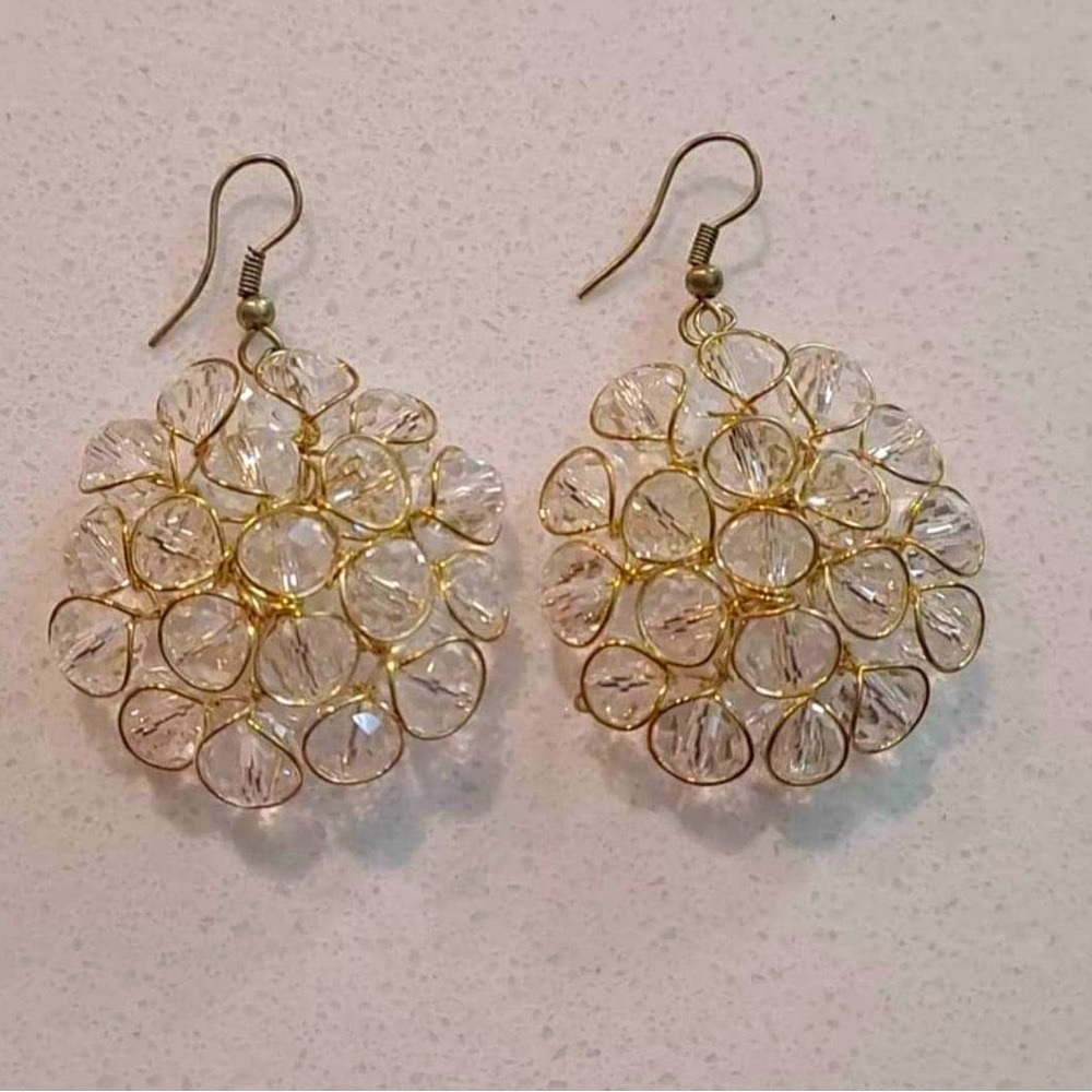 Beautiful Earrings.  They are New, never used. - Picture 6 of 6